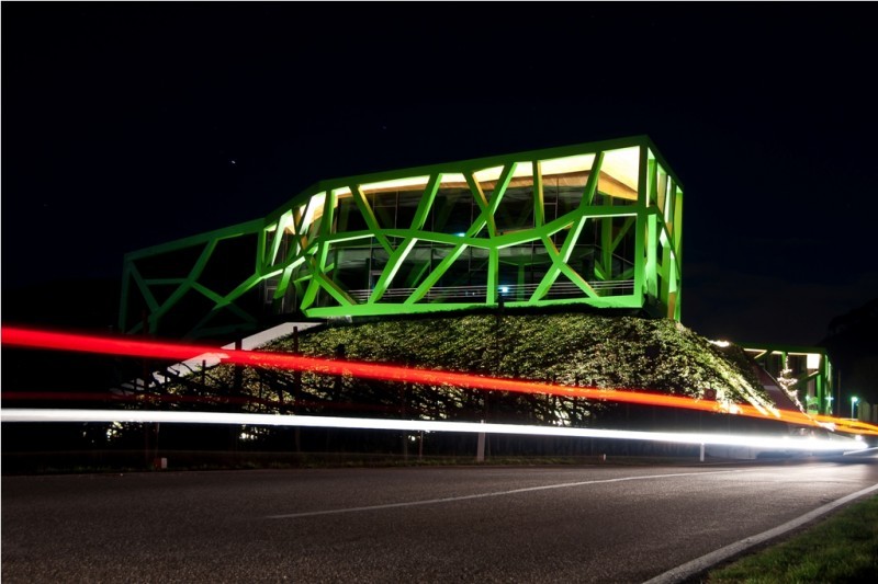 Kellerei Tramin bei Nacht