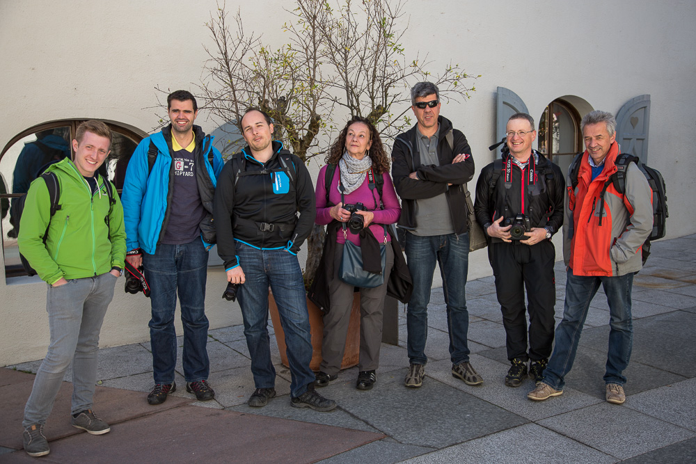 Sichtweise Ausflug nach Lana.  V.l.n.r  Sebastian, Armin, Thomas, Karin,Georg, Peter, Walter. Danke Michi fürs Foto machen.