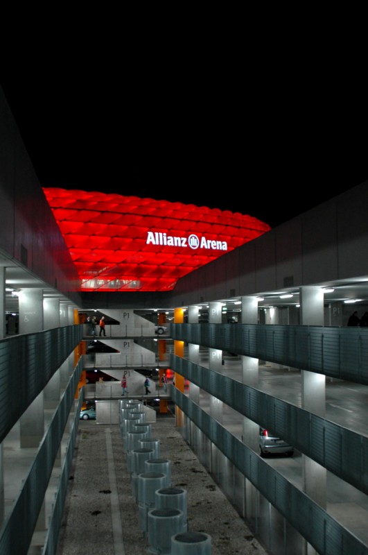 allianz bei nacht